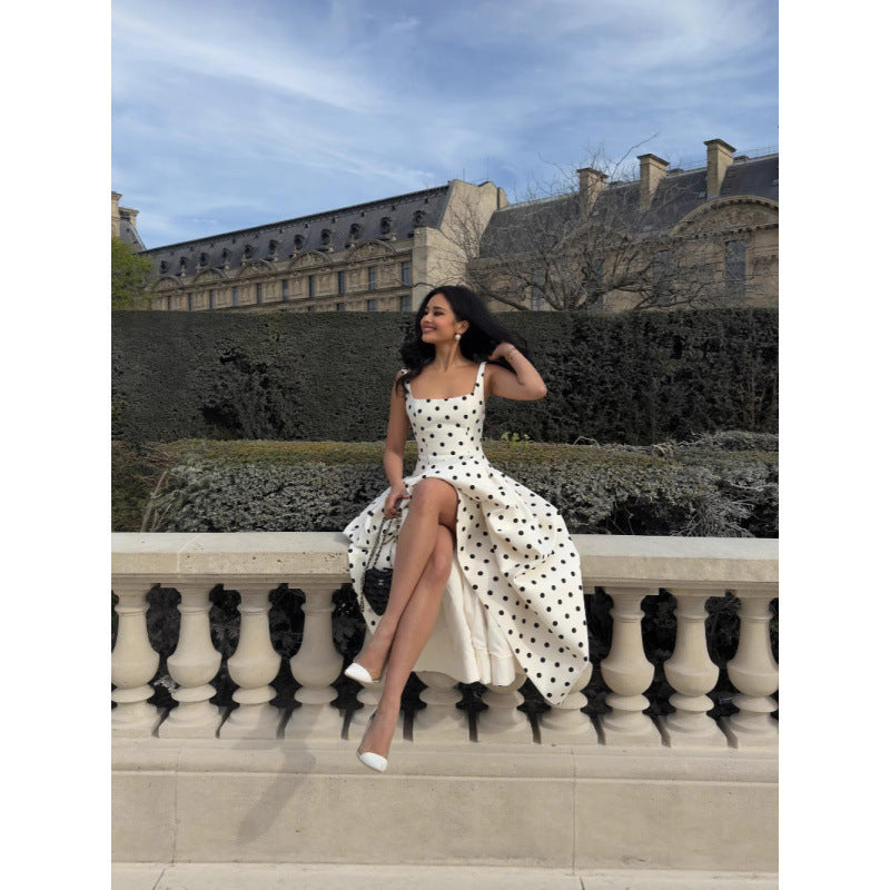 Robe longue à pois avec encolure carrée et taille haute ajustée pour femme