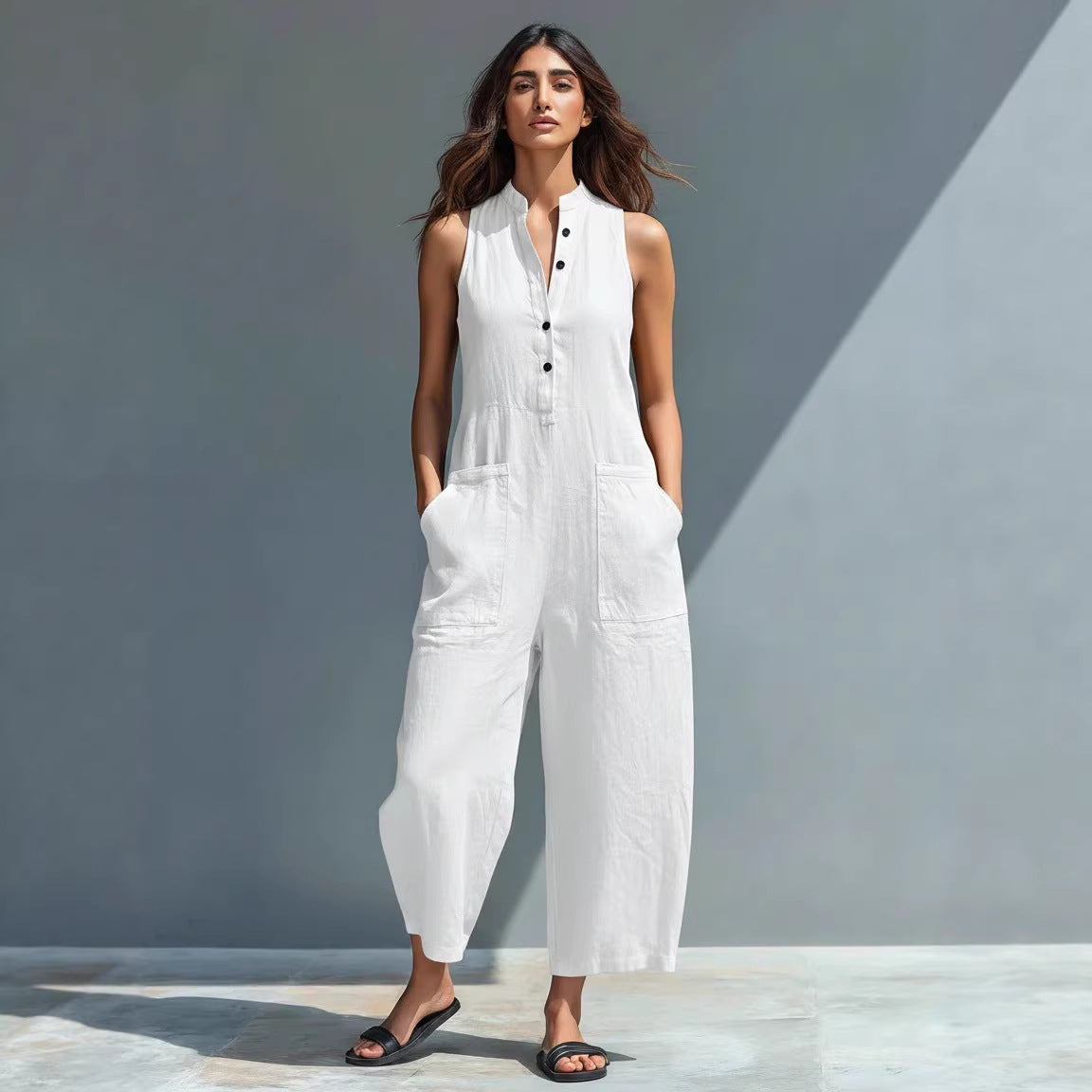 Vue de face combinaison pantalon fluide avec grandes poches plaquées et col officier
