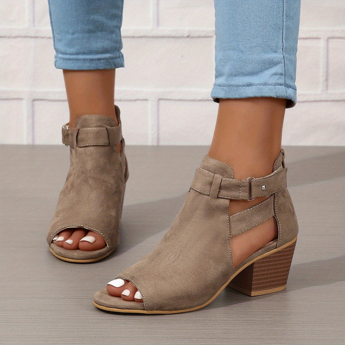 Bottines modernes à bout ouvert et talon bloc