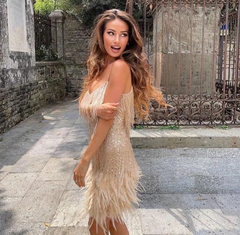 Jemima - Robe mini élégante à empiècements de plumes