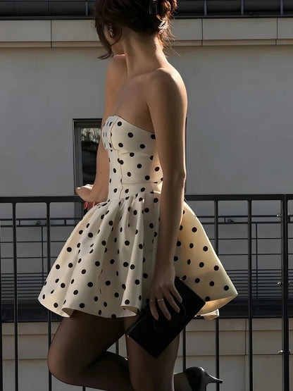 Robe mi-longue élégante blanche sans bretelles à pois en coton, sans manches
